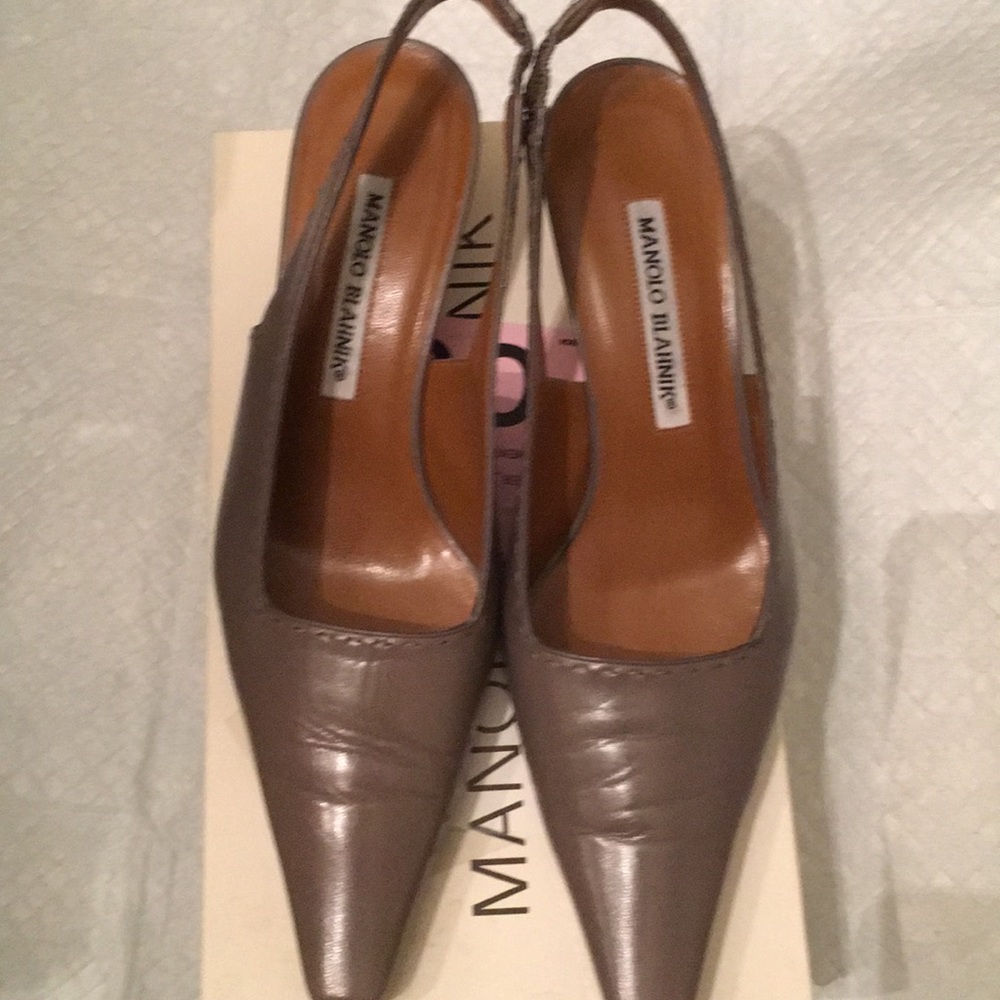 Manolo Blahnik grey kitten heel shoes